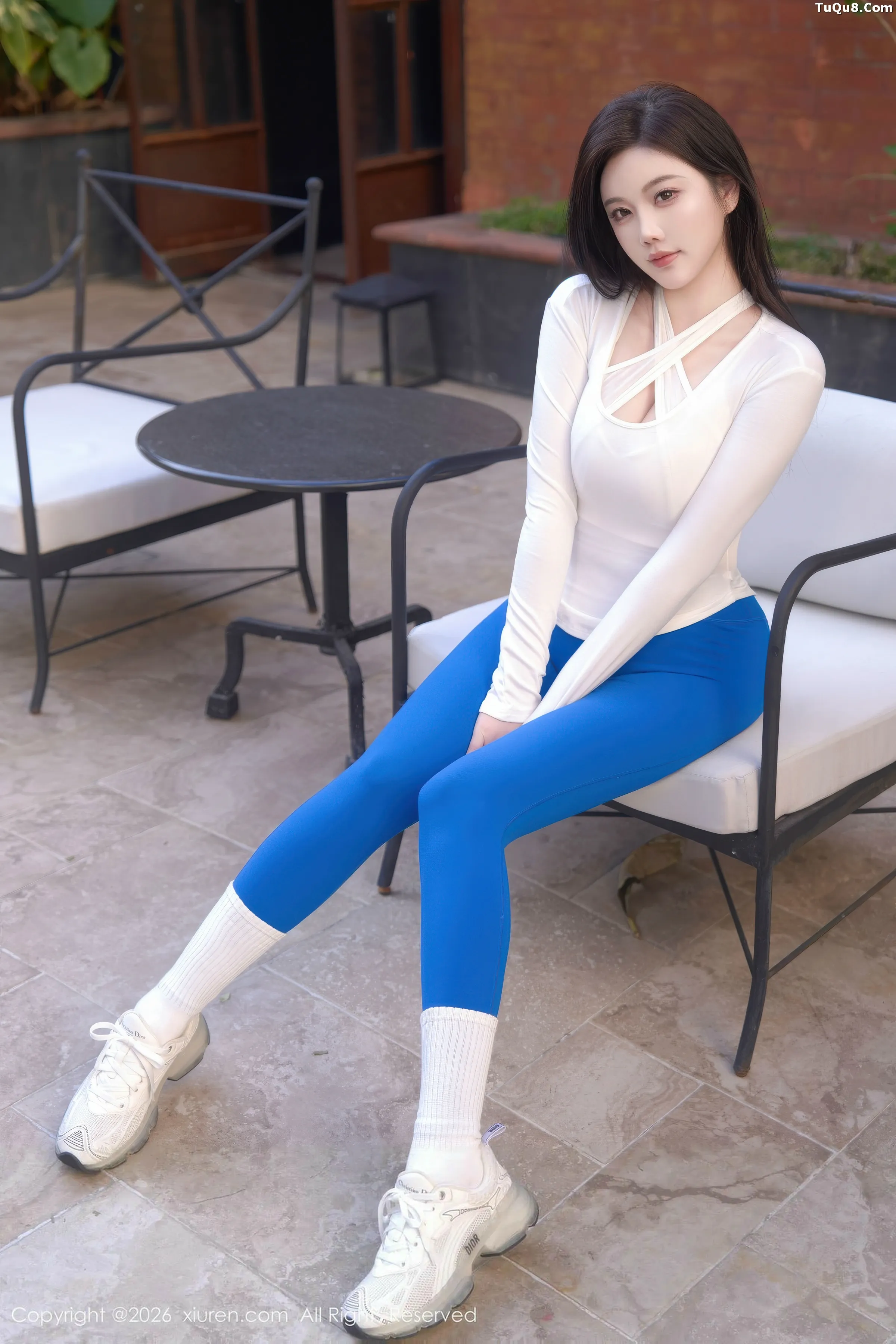 杨晨晨. 白色情趣服饰