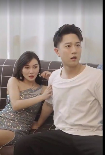 长篇 晚上我推开厂花嫂子的门