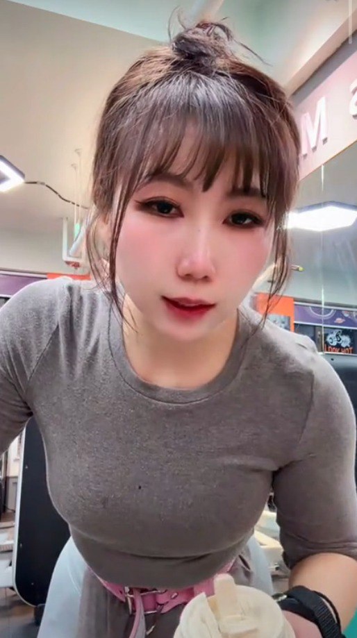 美女健身视频  前凸后翘